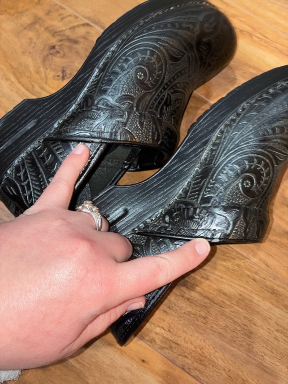 Dansko Professional Black Leather Tooled Clogs - size 41 (US 10.5/11) - Picture 10 of 10